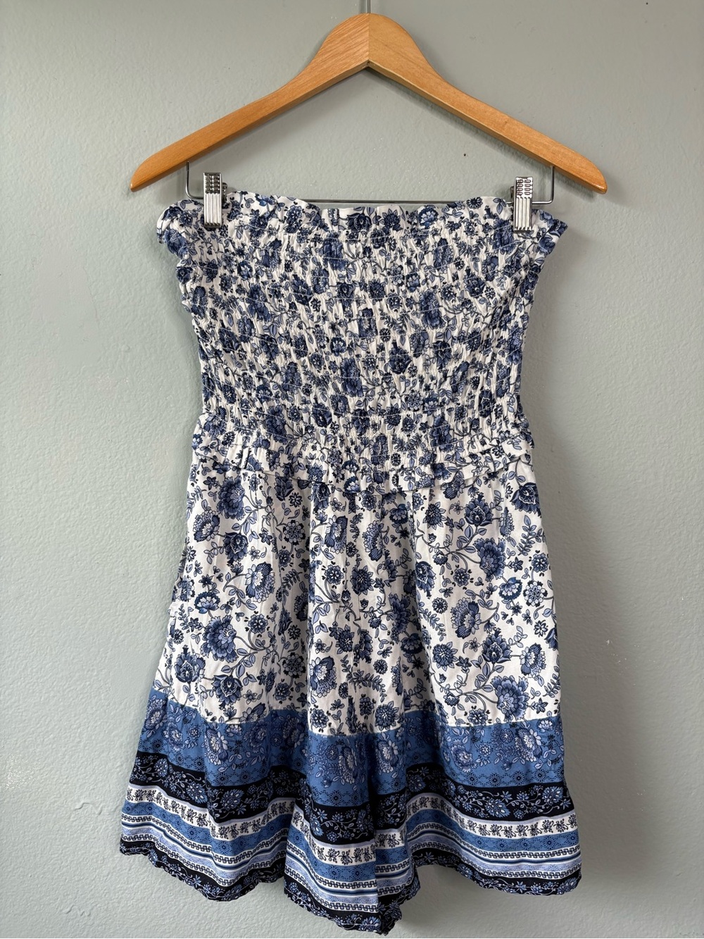 Jessica Simpson Smocked strapless top. Paisley and floral design blue Greece